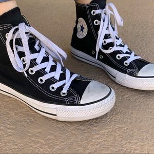 Black Converse high-top sneakers !!